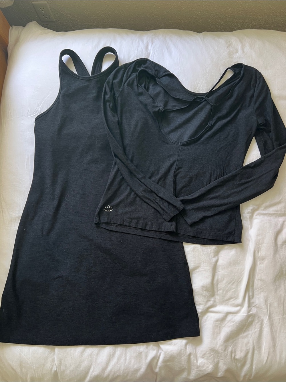 Beyond Yoga Black Spacedye Tennis Dress Small and Long Sleeve Spacedye Top Set M